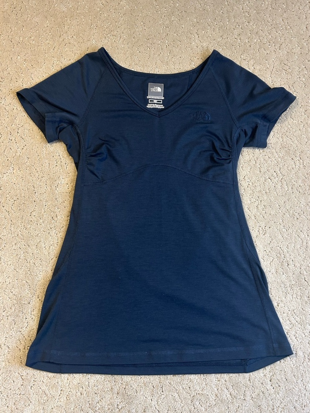 The North Face Women’s short sleeve active Shirt blue vneck outdoor Size Small